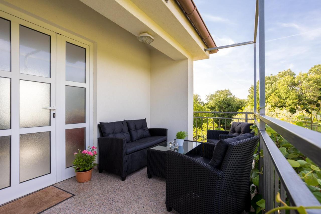 Apartments Sara Milohnici 외부 사진